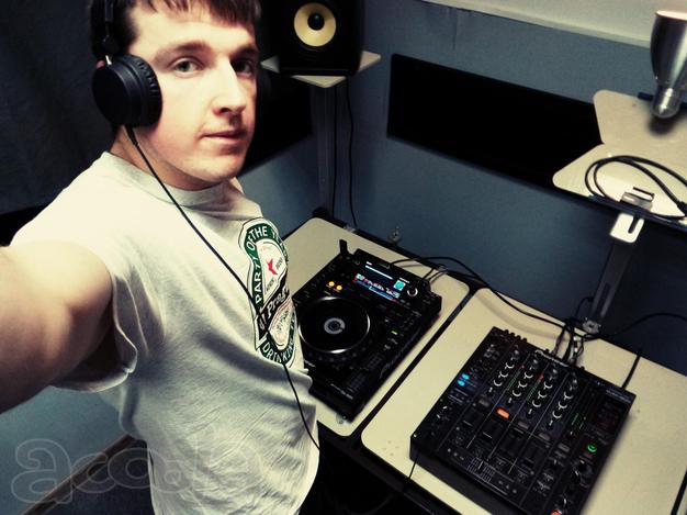 Услуги DJ, звукорежиссера.